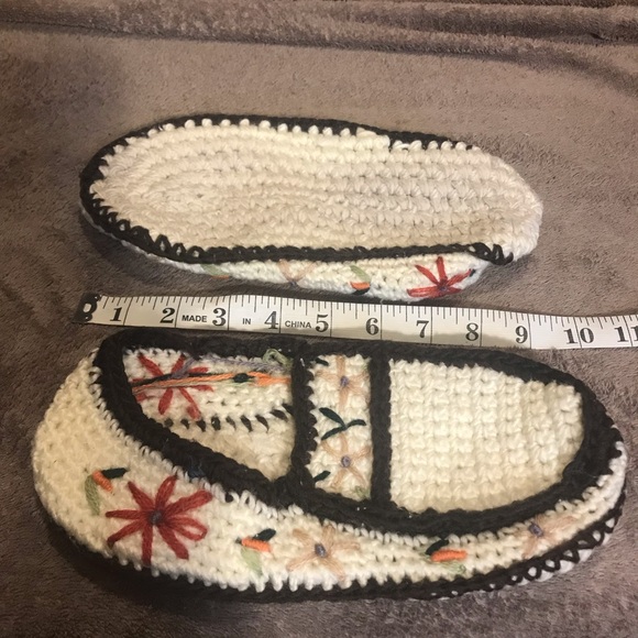 Crochet slippers - Picture 2 of 6